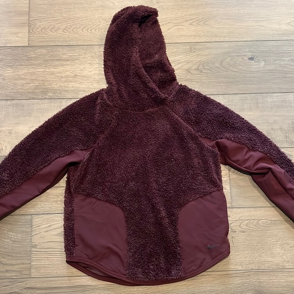 Nike plum Sherpa pullover - Picture 2 of 8